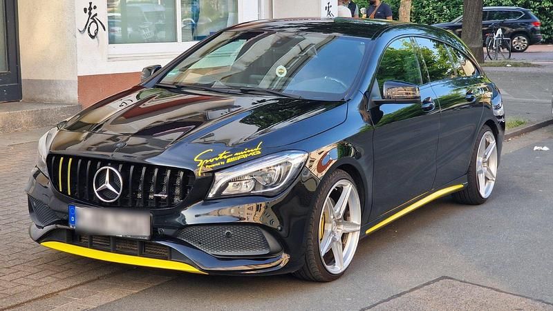 Schwarz Gebraucht 2016 Mercedes CLA220 Shooting Brake AMG line Kombi | 17.800 € (Superpreis) - Bild 1/4