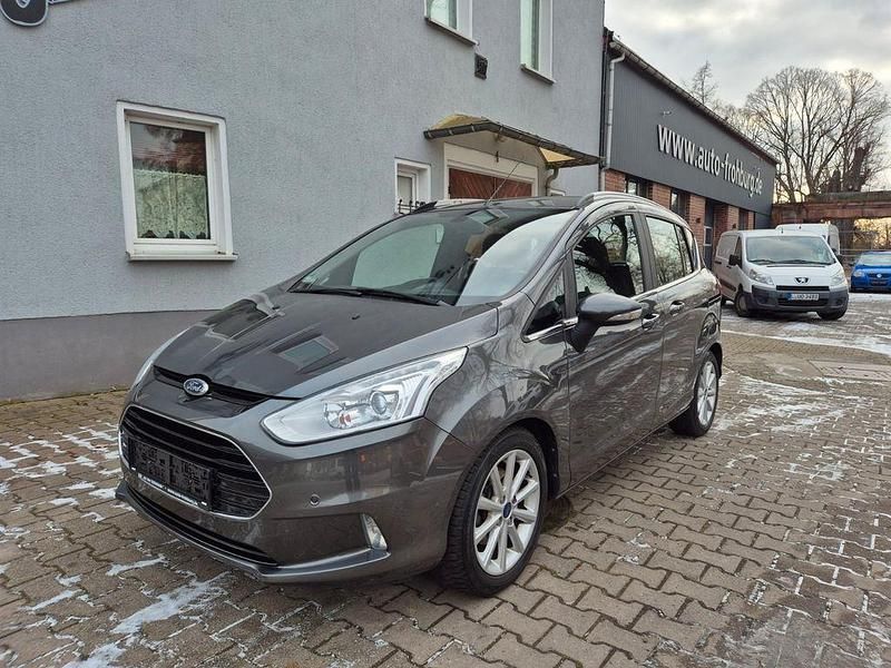 Grau Gebraucht 2017 Ford B-MAX Titanium Van / Kleinbus | 10.390 € (Etwas zu teuer) - Bild 1/4