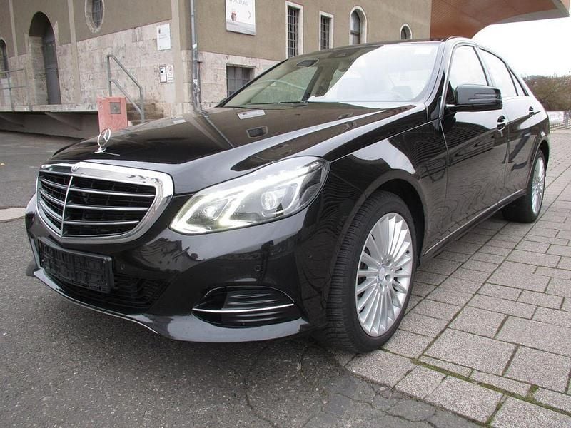 Schwarz Gebraucht 2014 Mercedes E220 Limousine | 13.850 € (Fairer Preis) - Bild 1/4