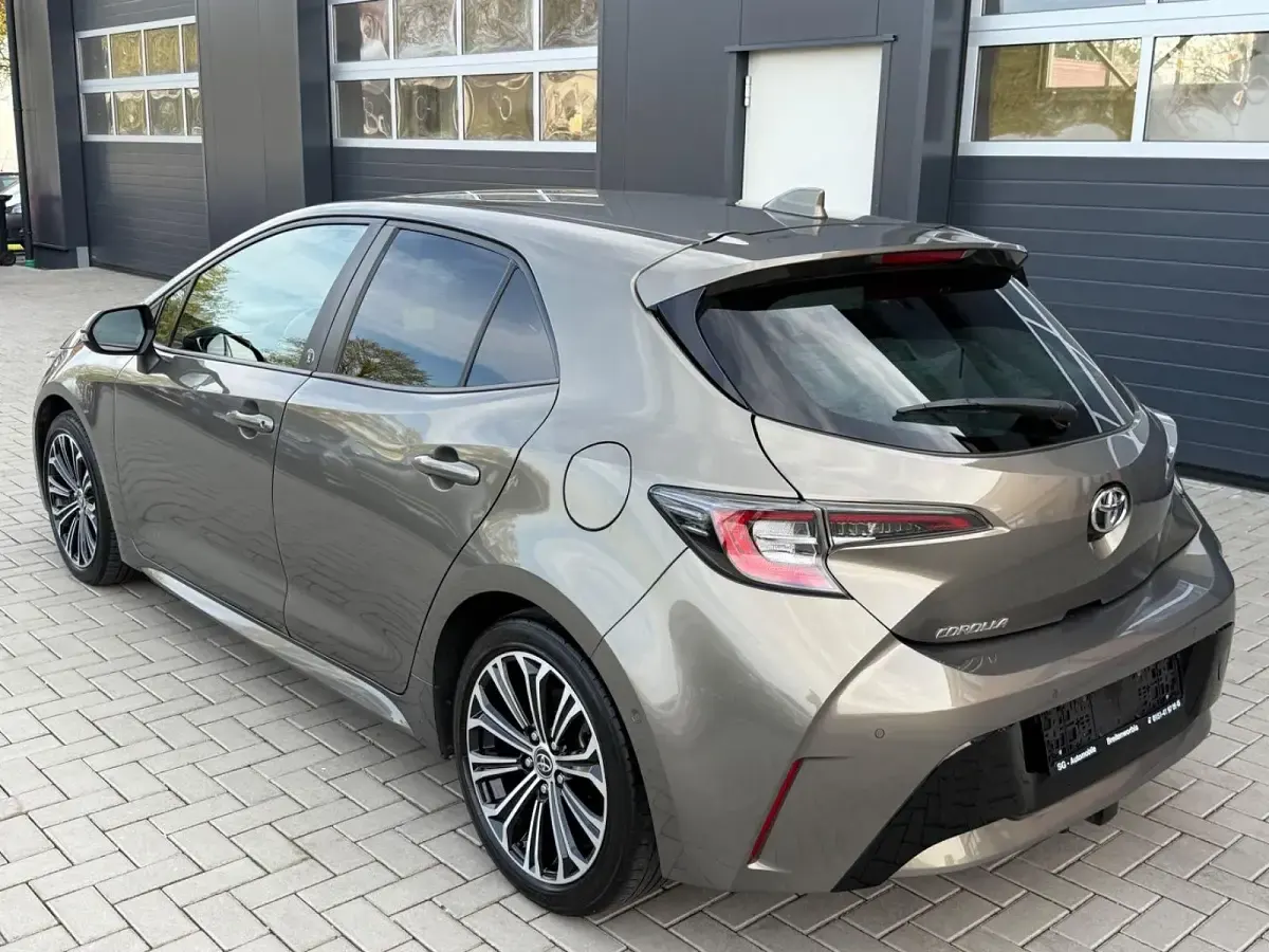 Gebraucht Toyota Corolla Team 116 PS (85 kW) 2020 Braun Limousine
