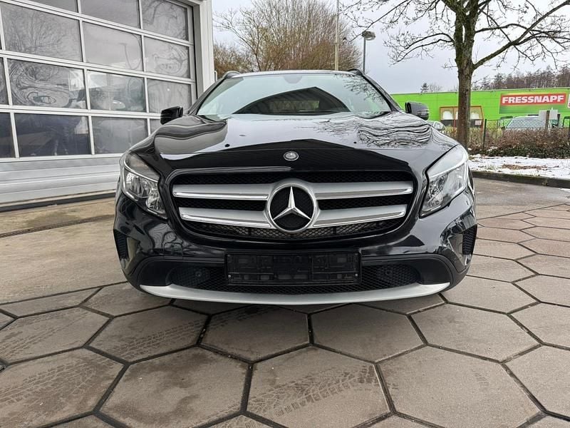 Gebraucht Mercedes GLA200 136 PS (100 kW) 2016 Schwarz SUV