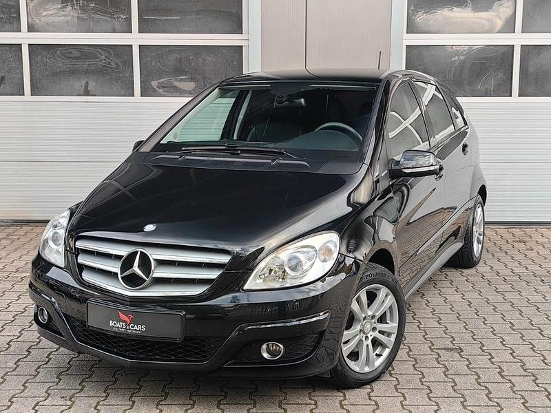 Schwarz Gebraucht 2011 Mercedes 180 Limousine | 5.990 € (Etwas zu teuer) - Bild 1/4