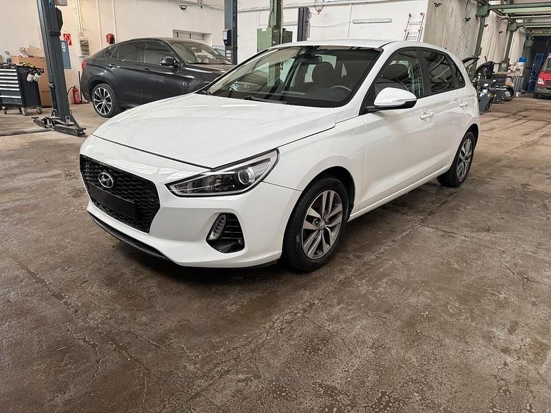 Gebraucht Hyundai i30 140 PS (102 kW) 2018 Weiß Kombi