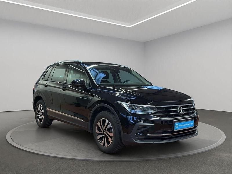 Gebraucht VW Tiguan Active 245 PS (180 kW) 2022 Deep black perleffekt SUV