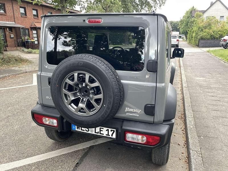 Neu Suzuki Jimny Comfort 102 PS (75 kW) 2025 Grau SUV