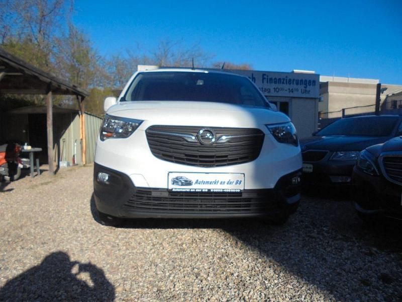 Używany Opel Combo Edition 102 KM (75 kW) 2022 Biały Minivan