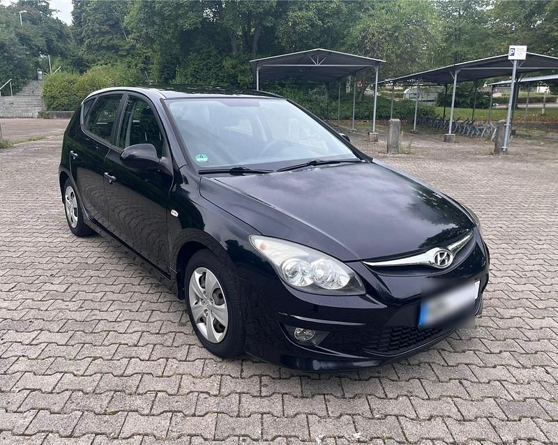 Schwarz Gebraucht 2011 Hyundai i30 Limousine | 4.099 € (Fairer Preis) - Bild 1/4