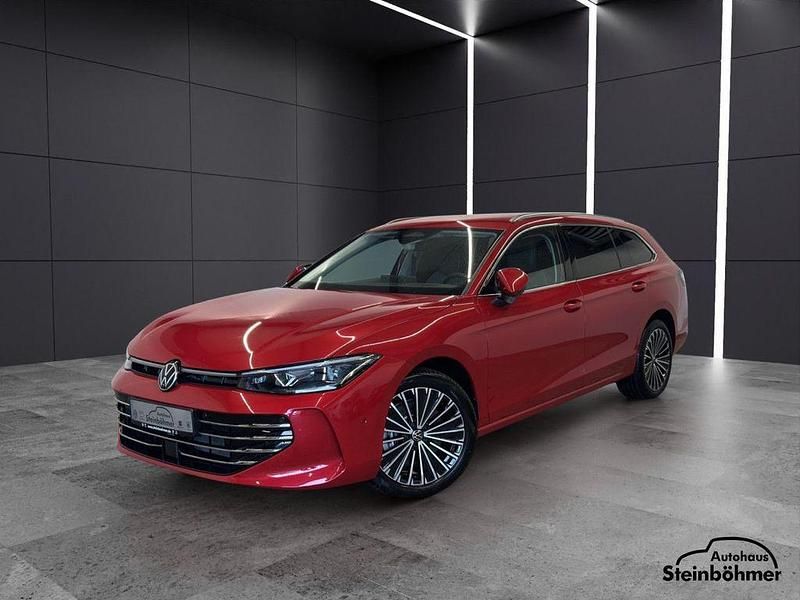 Chilirot (rot) Gebraucht 2024 VW Passat Elegance Kombi | 44.990 € (Superpreis) - Bild 1/4