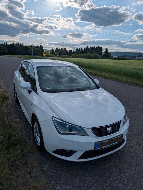 Weiß Gebraucht 2016 Seat Ibiza Style Kleinwagen | 5.400 € (Guter Preis) - Bild 1/4