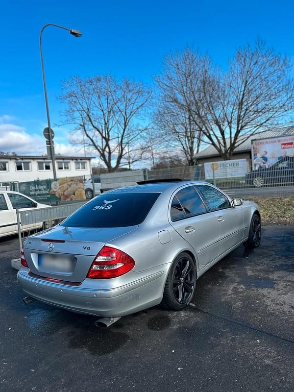 Gebraucht Mercedes E240 176 PS (129 kW) 2002 Silber Limousine