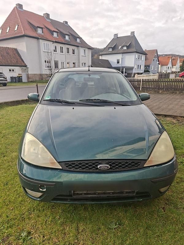 Grün Gebraucht 2002 Ford Focus Kombi | 400 € (Superpreis) - Bild 1/4