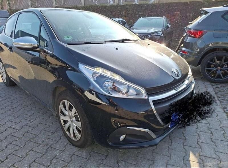 Second-hand Peugeot 208 Allure 110 CP (80 kW) 2017 Liclackierung mit schutzlack Hatchback