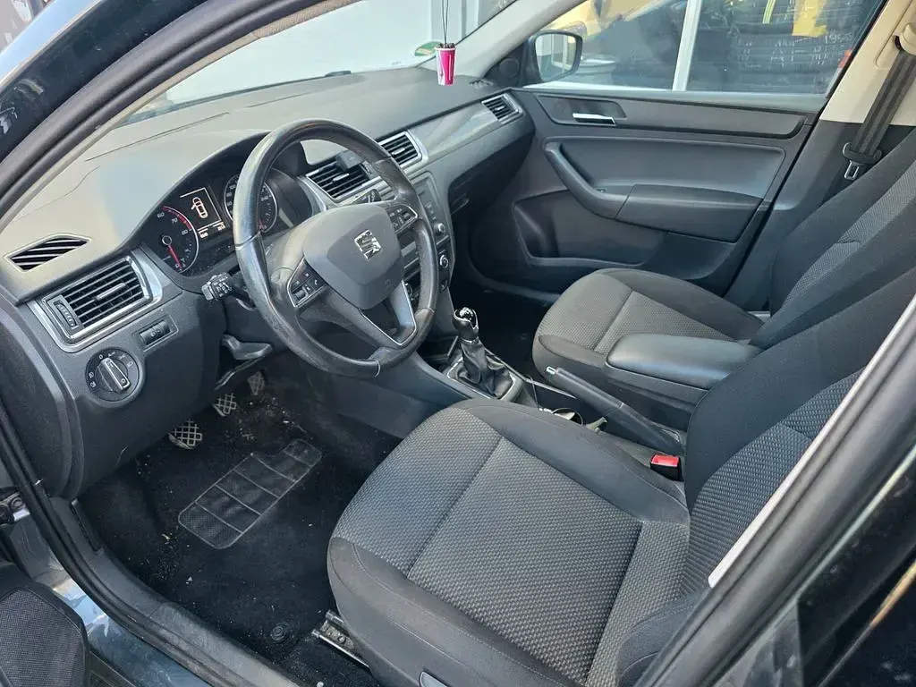 Używany Seat Toledo Style 90 KM (66 kW) 2016 Szary Hatchback