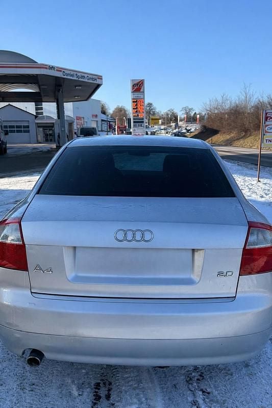 Gebraucht Audi A4 135 PS (99 kW) 2001 Silber Limousine