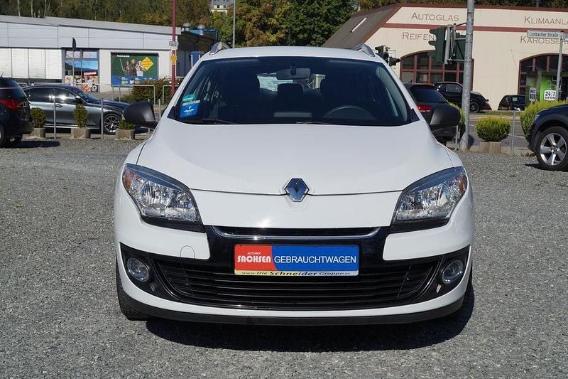Weiß Gebraucht 2013 Renault Mégane III Limousine | 6.900 € (Fairer Preis) - Bild 1/4