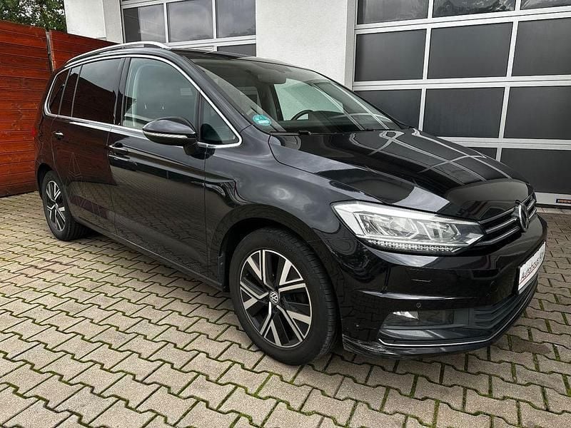 Schwarz Gebraucht 2020 VW Touran Highline Van / Kleinbus | 13.999 € (Fairer Preis) - Bild 1/4