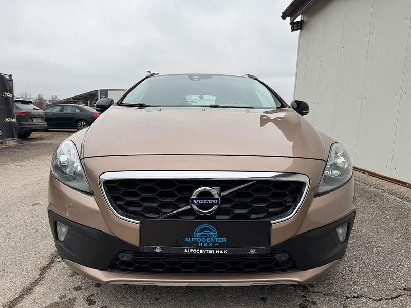 Gebraucht Volvo V40 CC Momentum 150 PS (110 kW) 2013 Braun Kombi