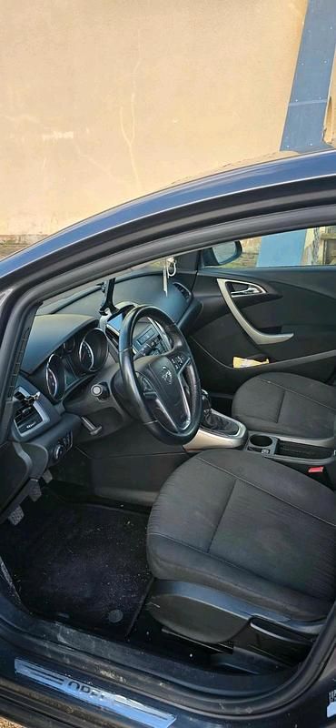 Gebraucht Opel Astra 140 PS (102 kW) 2010 Grau Kleinwagen