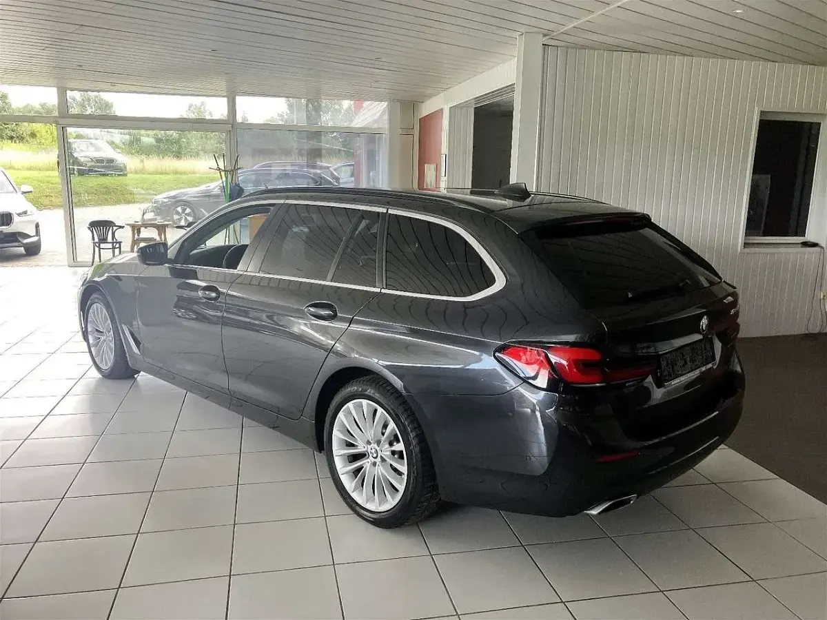 Gebraucht BMW 520 Sport Line 190 PS (139 kW) 2022 Grau Limousine
