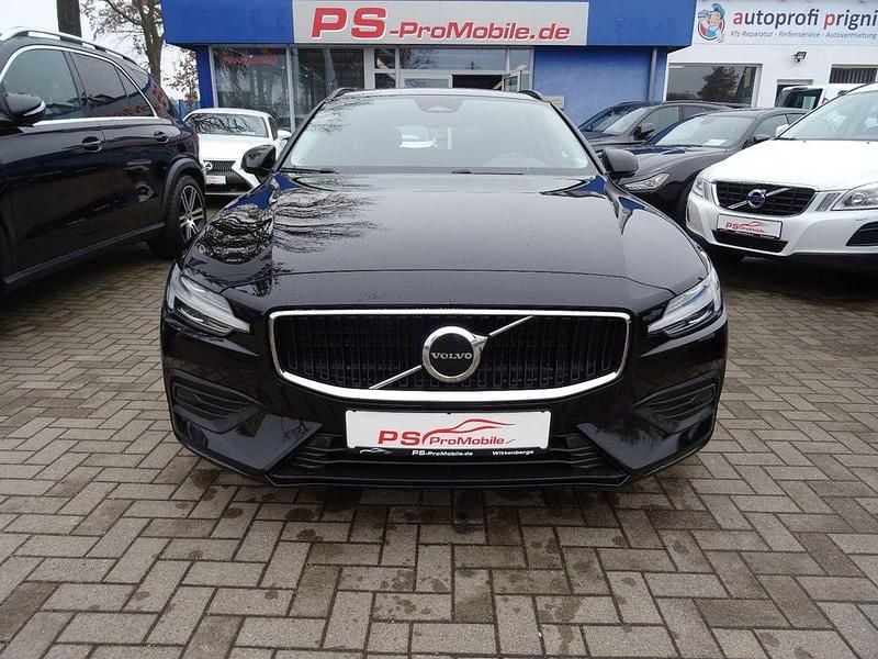 Gebraucht Volvo V60 Core 163 PS (119 kW) 2022 Schwarz Kombi