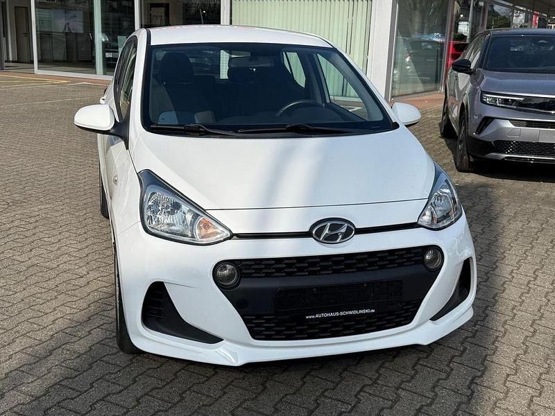 Gebraucht Hyundai i10 67 PS (49 kW) 2017 Weiß Kleinwagen