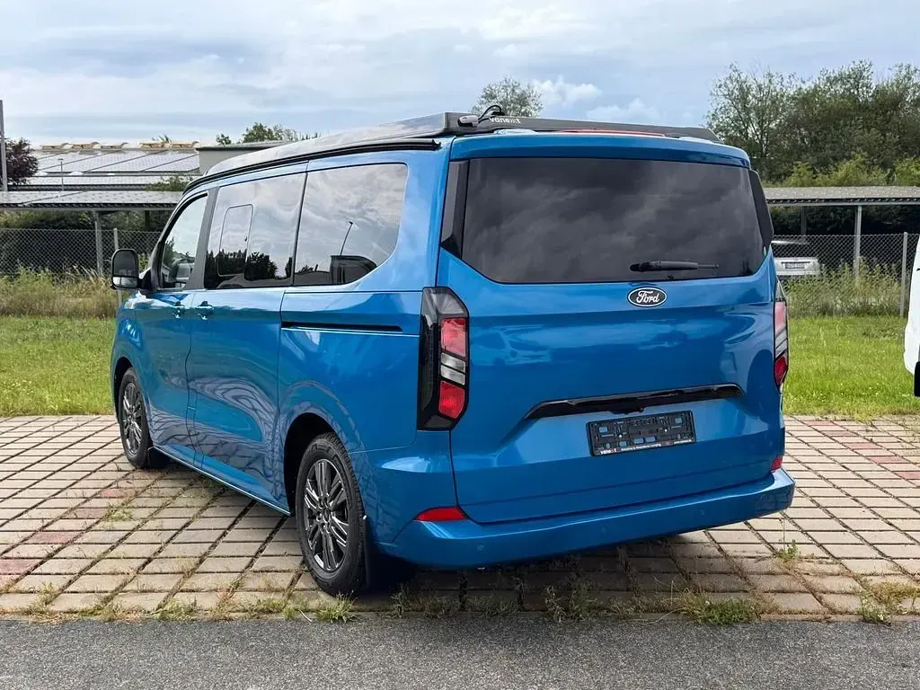Neu Ford Tourneo Titanium 170 PS (125 kW) 2026 Blau Van / Kleinbus
