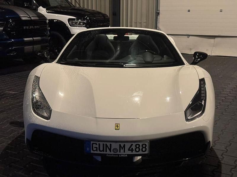 Gebraucht Ferrari 488 669 PS (492 kW) 2017 Weiß Cabrio