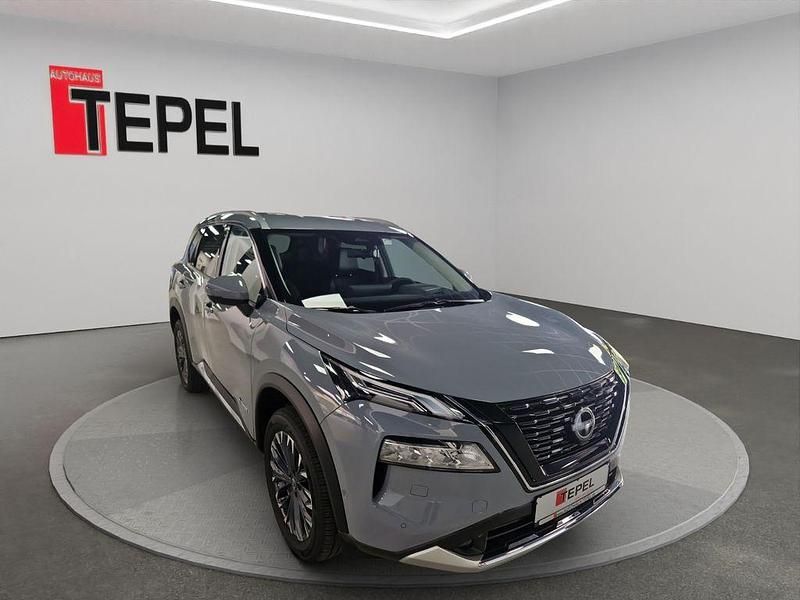 Grau Neu 2025 Nissan X-Trail Tekna SUV | 42.980 € - Bild 1/4