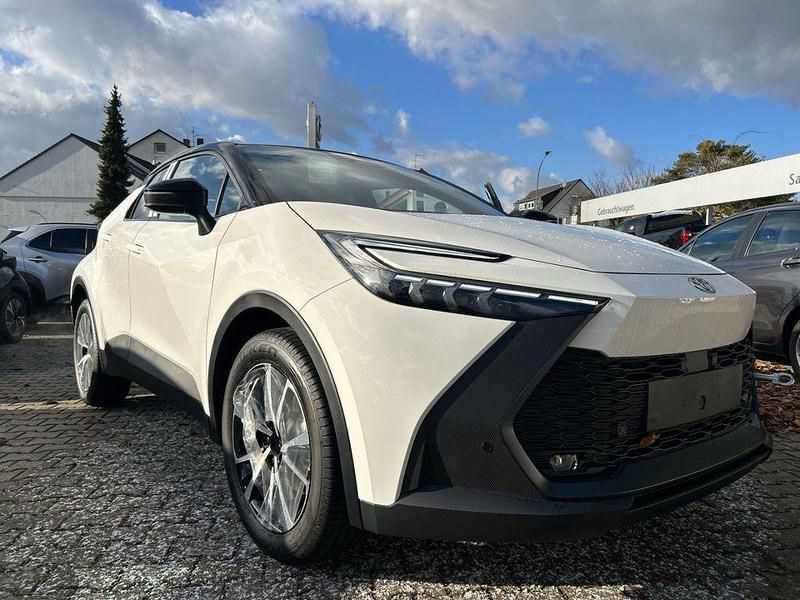 Neu Toyota C-HR 140 PS (102 kW) 2025 Weiß SUV