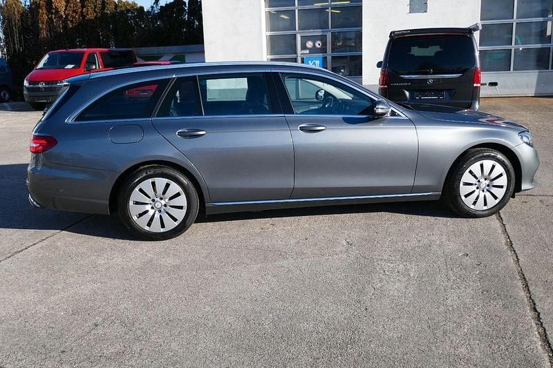 Gebraucht Mercedes E220 Avantgarde 194 PS (142 kW) 2017 Grau Limousine