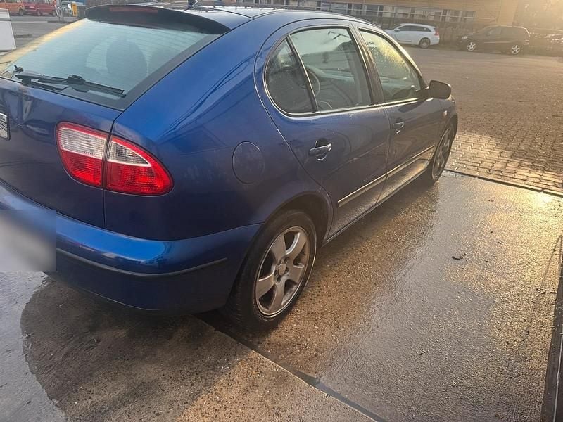 Second-hand Seat Leon 125 CP (91 kW) 2002 Albastru Hatchback