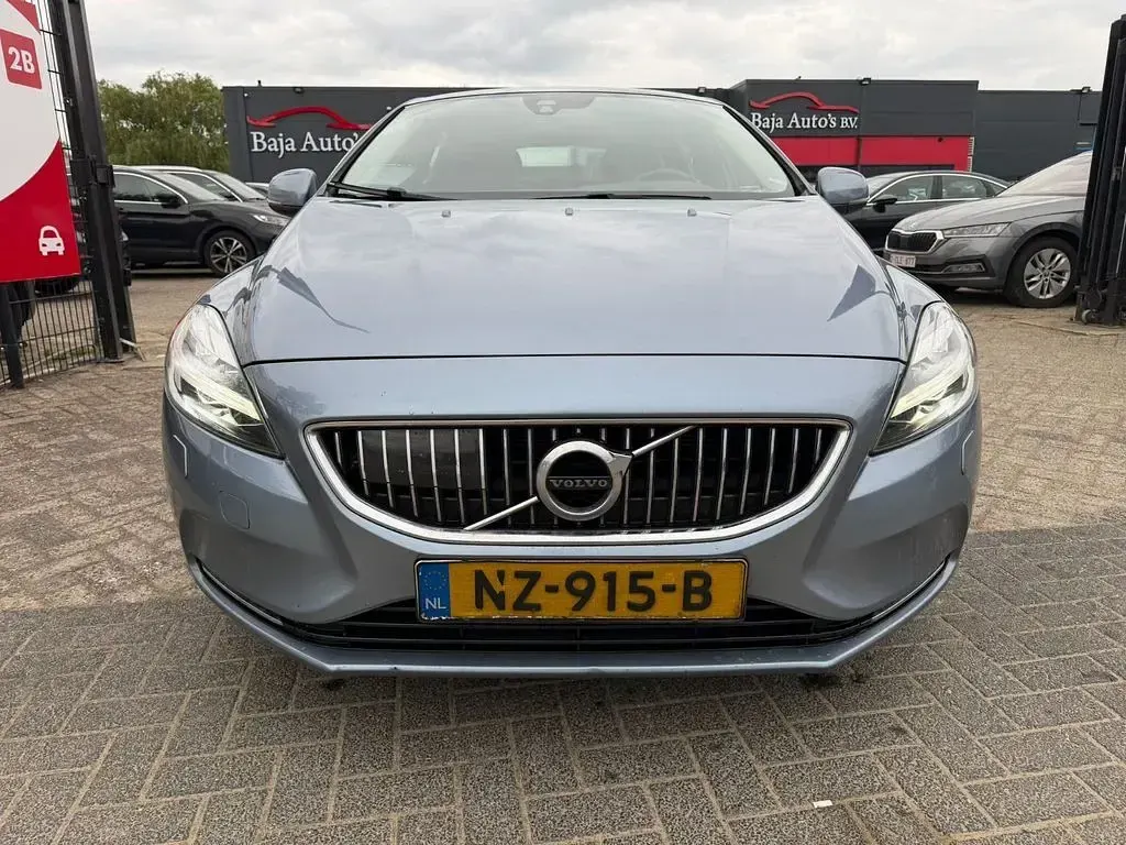 Gebraucht Volvo V40 Summum 120 PS (88 kW) 2017 Blau Limousine