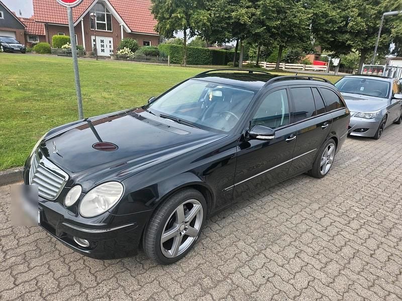 Schwarz Gebraucht 2006 Mercedes E320 Kombi | 6.800 € - Bild 1/4