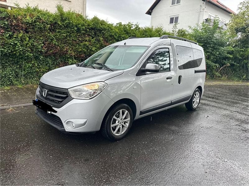 Silber Gebraucht 2015 Dacia Dokker Van | 9.900 € (Teuer) - Bild 1/4