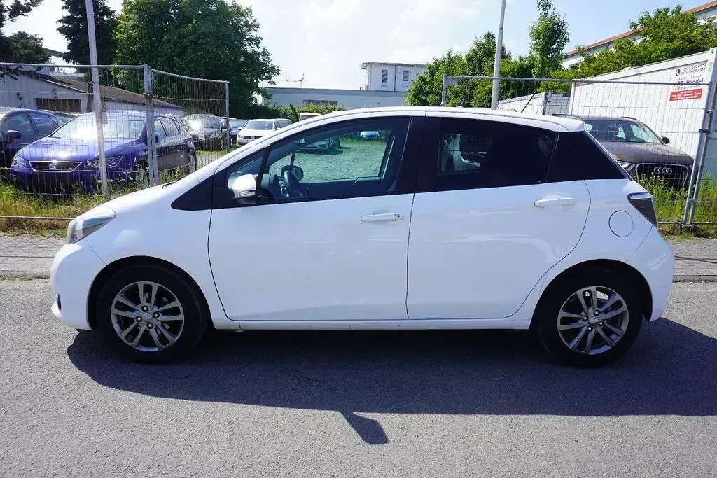 Gebraucht Toyota Yaris Edition 99 PS (72 kW) 2014 Weiß Kleinwagen