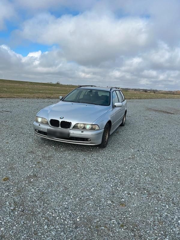 Gebraucht BMW 525 163 PS (119 kW) 2001 Grau Kombi