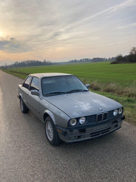 Gebraucht BMW 325 170 PS (125 kW) 1988 Grau