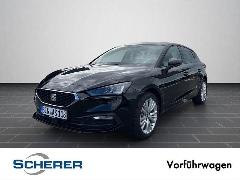 Mitternachtsschwarz (metallic) Gebraucht 2025 Seat Leon Style Limousine | 29.980 € (Fairer Preis) - Bild 1/4