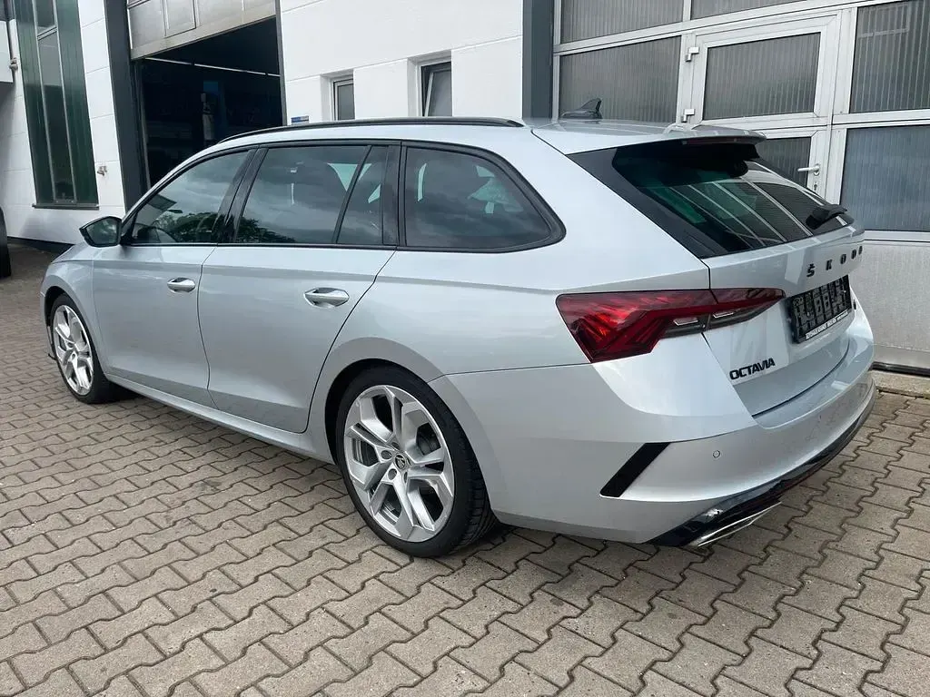 Gebraucht Skoda Octavia RS 200 PS (147 kW) 2022 Silber (metallic) Kombi