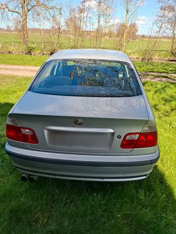 Gebraucht BMW 318 118 PS (86 kW) 2001 Silber Limousine