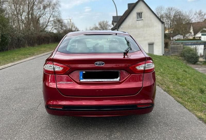 Gebraucht Ford Mondeo Titanium 150 PS (110 kW) 2015 Rot Limousine