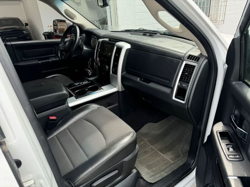 Second-hand Dodge Ram 401 CP (294 kW) 2012 Alb Pickup