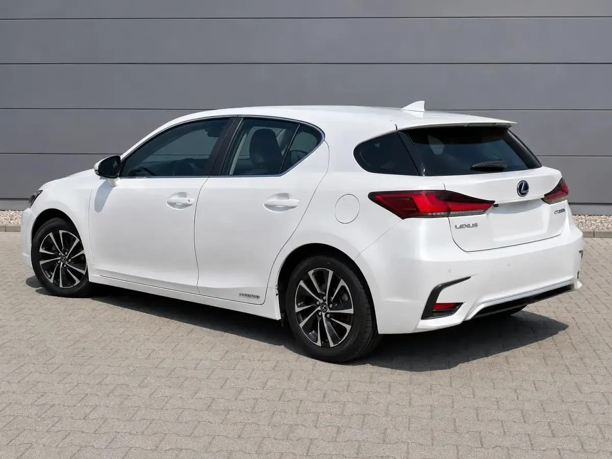 Gebraucht Lexus CT200h 136 PS (100 kW) 2019 Weiß Kleinwagen