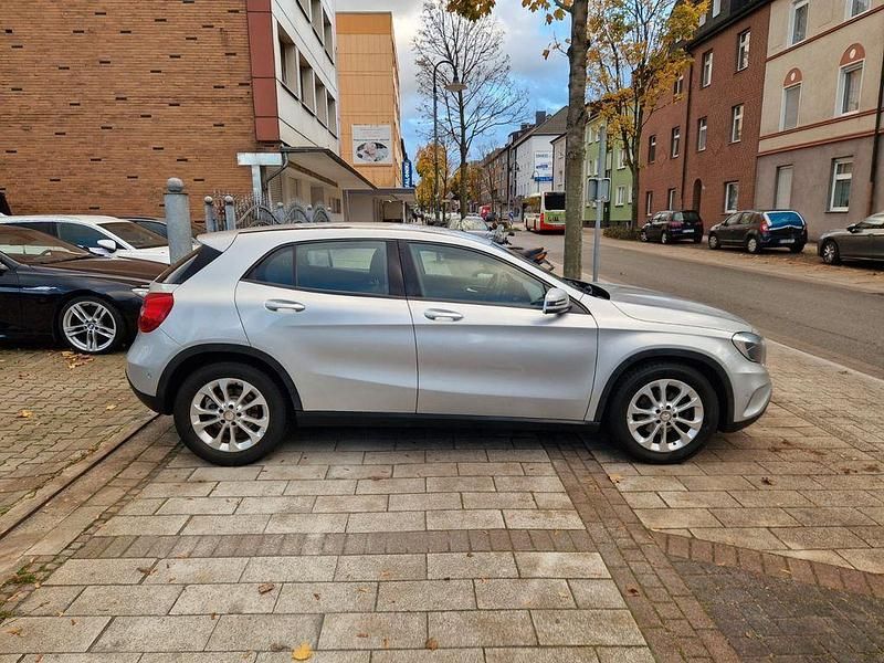 Gebraucht Mercedes GLA220 170 PS (125 kW) 2014 Silber SUV