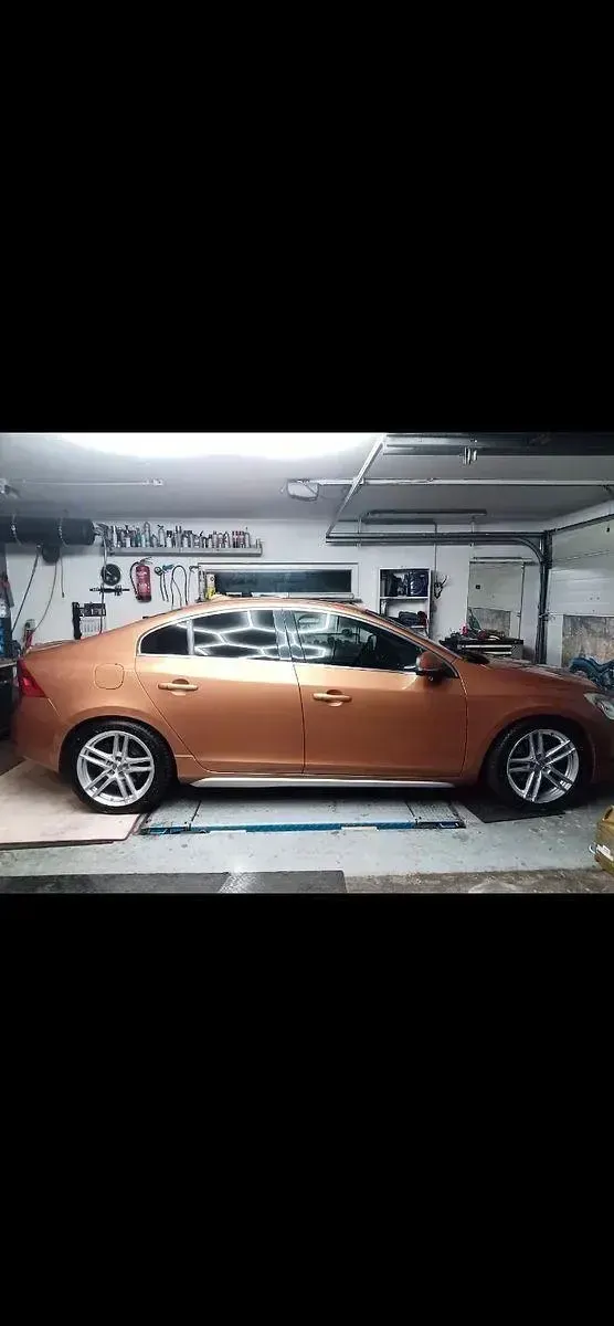 Gebraucht Volvo S60 Kinetic 305 PS (224 kW) 2011 Orange Limousine