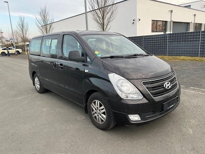 Braun Gebraucht 2017 Hyundai H-1 Premium Van / Kleinbus | 18.300 € (Etwas zu teuer) - Bild 1/4