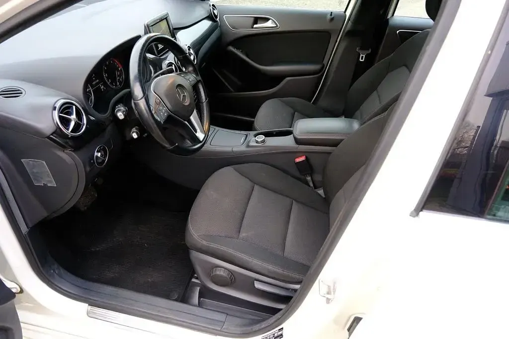 Gebraucht Mercedes B180 Ambition 122 PS (89 kW) 2014 Weiß Kleinwagen