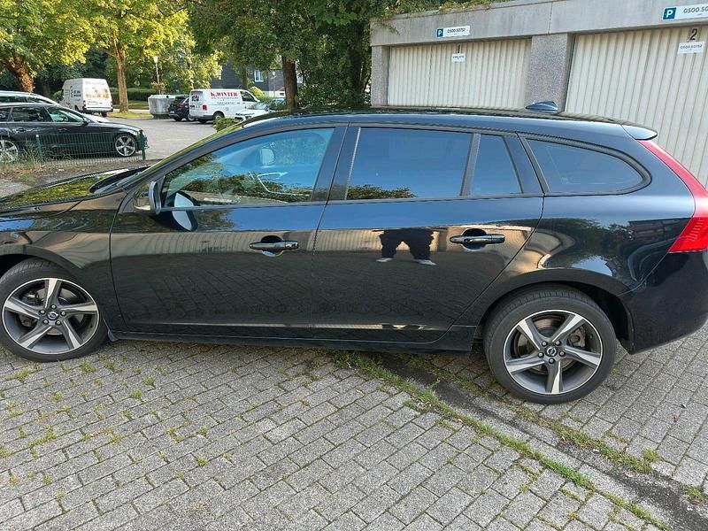 Gebraucht Volvo V60 114 PS (83 kW) 2012 Schwarz Kombi