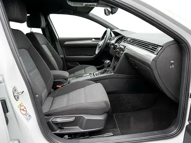 Gebraucht VW Passat Business 200 PS (147 kW) 2022 Oryxweiss perlmutteffekt Kombi