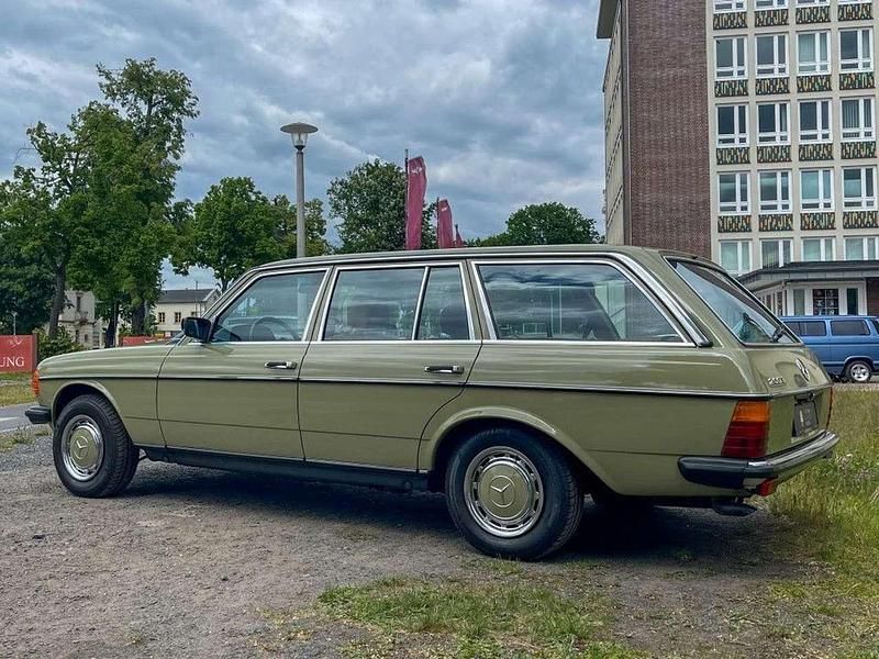 Gebraucht Mercedes 200 109 PS (80 kW) 1983 Grün Kombi
